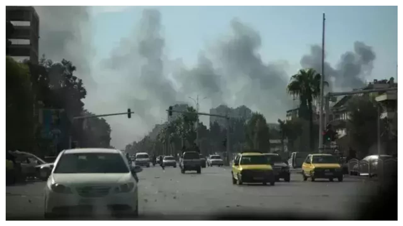 വിമതർ ഭരണം പിടിച്ചതിന് പിന്നാലെ ആക്രമണം കടുപ്പിച്ച് ഇസ്രായേൽ സിറിയയിലെ നൂറോളം കേന്ദ്രങ്ങളിൽ ആക്രമണം വിമതർ ഭരണം പിടിച്ചതിന് പിന്നാലെ ആക്രമണം കടുപ്പിച്ച് ഇസ്രായേൽ സിറിയയിലെ നൂറോളം കേന്ദ്രങ്ങളിൽ ആക്രമണം