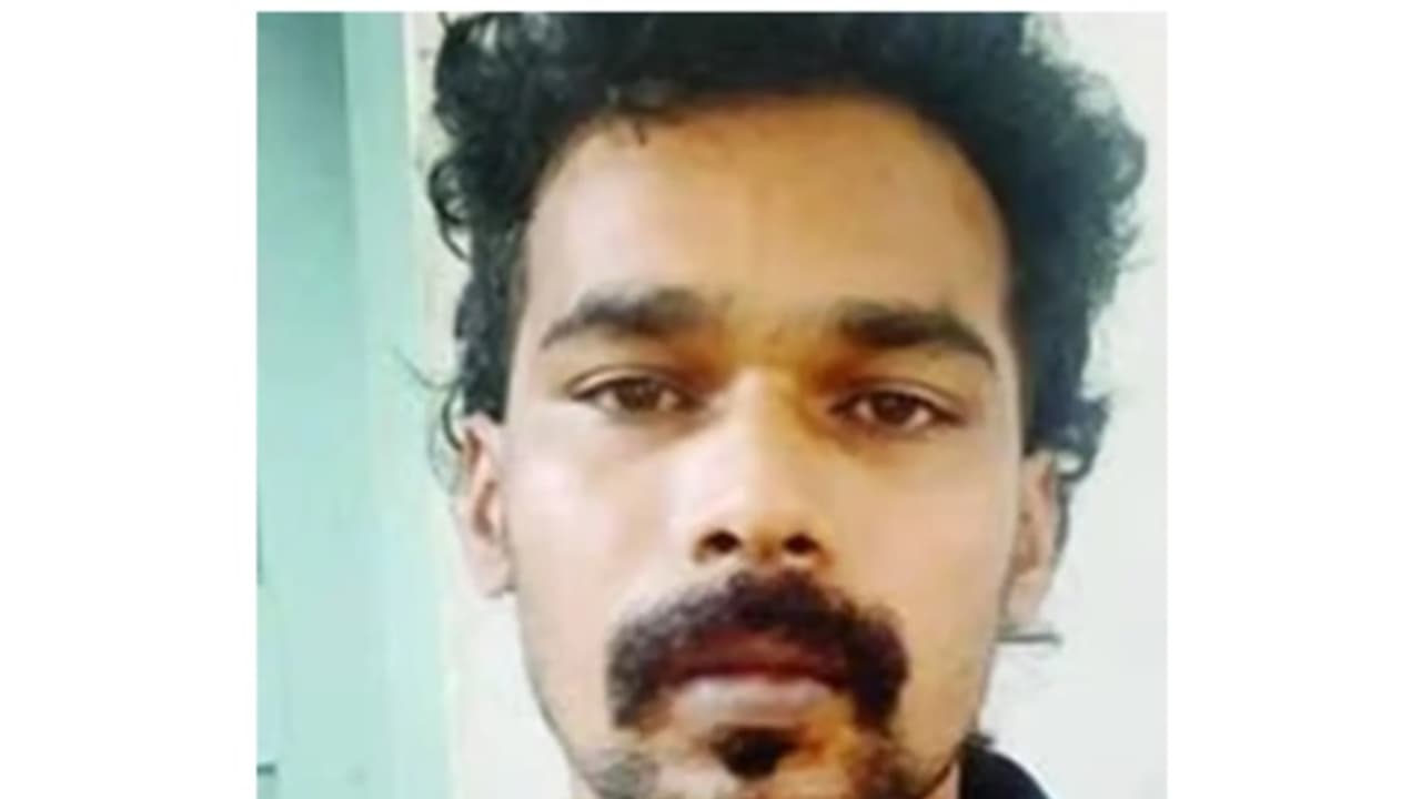 യുവതിയെ പരിചയപ്പെട്ടത് ഷെയര് ചാറ്റിലൂടെ, പരിചയം മുതലാക്കി കബളിപ്പിച്ച് ലോഡ്ജില് സുഖജീവിതം; ഒടുവില് പിടിവീണു യുവതിയെ പരിചയപ്പെട്ടത് ഷെയര് ചാറ്റിലൂടെ, പരിചയം മുതലാക്കി കബളിപ്പിച്ച് ലോഡ്ജില് സുഖജീവിതം; ഒടുവില് പിടിവീണു