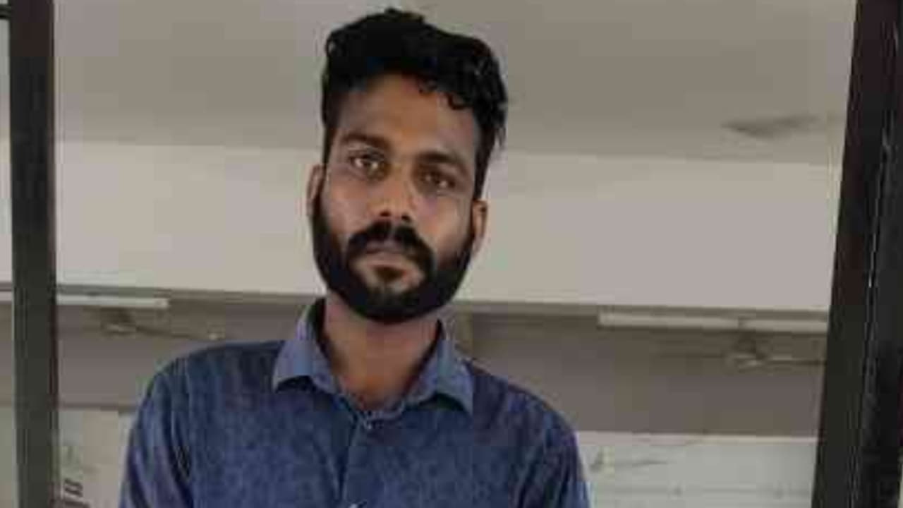 തിരുവനന്തപുരത്ത് സുഹൃത്തിനൊപ്പം ജംഗ്ഷനിൽ നിന്ന യുവാവിനെ കത്തിക്കാൻ ശ്രമം, 32കാരൻ അറസ്റ്റിൽ തിരുവനന്തപുരത്ത് സുഹൃത്തിനൊപ്പം ജംഗ്ഷനിൽ നിന്ന യുവാവിനെ കത്തിക്കാൻ ശ്രമം, 32കാരൻ അറസ്റ്റിൽ