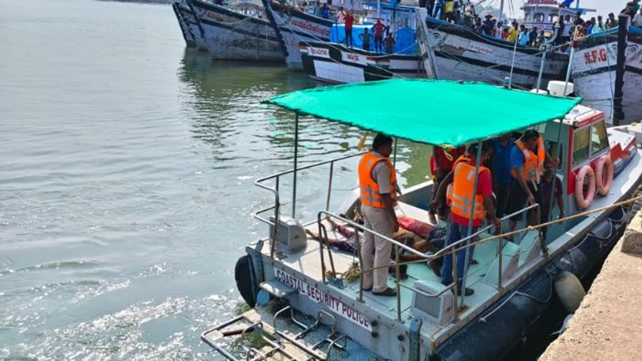 ಮುರುಡೇಶ್ವರ ದುರಂತ: ಮೃತ ನಾಲ್ವರು ವಿದ್ಯಾರ್ಥಿಗಳ ಕುಟುಂಬಕ್ಕೆ ₹ 5 ಲಕ್ಷ ಪರಿಹಾರ ಘೋಷಣೆ! ಮುರುಡೇಶ್ವರ ದುರಂತ: ಮೃತ ನಾಲ್ವರು ವಿದ್ಯಾರ್ಥಿಗಳ ಕುಟುಂಬಕ್ಕೆ ₹ 5 ಲಕ್ಷ ಪರಿಹಾರ ಘೋಷಣೆ!