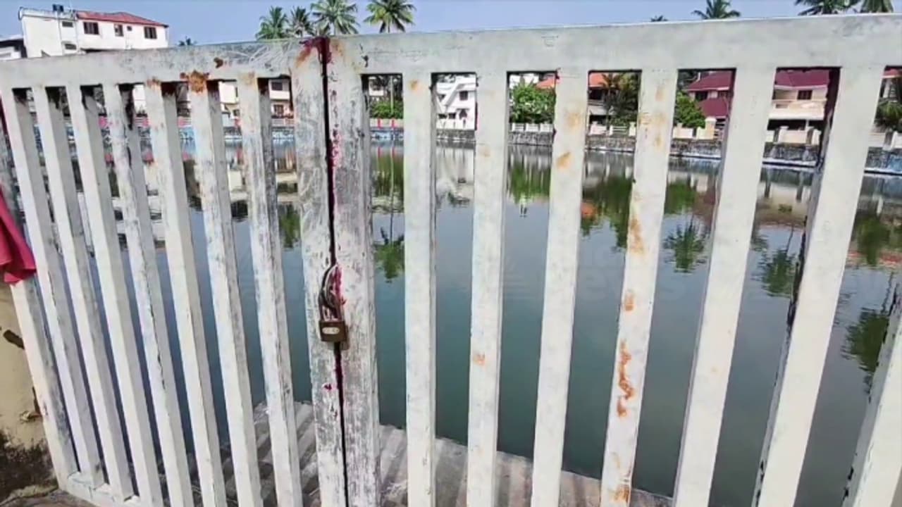 ക്ഷേത്രക്കുളത്തിൽ കുളിക്കുന്നതിനിടെ അപകടം: തിരുവനന്തപുരത്ത് 2 ഓട്ടോ ഡ്രൈവർമാർ മുങ്ങിമരിച്ചു ക്ഷേത്രക്കുളത്തിൽ കുളിക്കുന്നതിനിടെ അപകടം: തിരുവനന്തപുരത്ത് 2 ഓട്ടോ ഡ്രൈവർമാർ മുങ്ങിമരിച്ചു