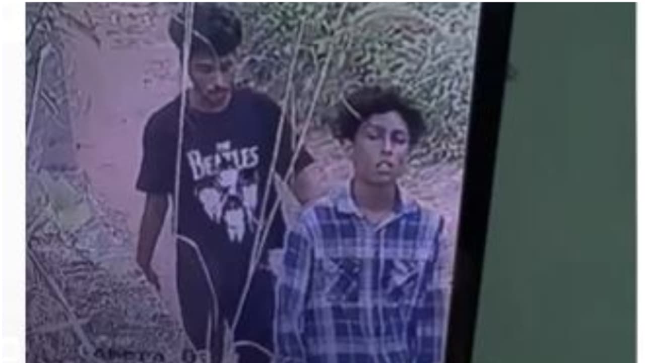 സുരേഷ് ഗോപിയുടെ വീട്ടിലെ മോഷണം; പ്രതികൾ എത്തുന്ന സിസിടിവി ദൃശ്യങ്ങൾ പുറത്ത് സുരേഷ് ഗോപിയുടെ വീട്ടിലെ മോഷണം; പ്രതികൾ എത്തുന്ന സിസിടിവി ദൃശ്യങ്ങൾ പുറത്ത്