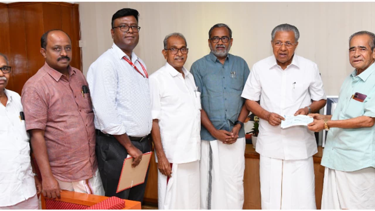 97 ലക്ഷത്തിലേറെ! 2020 21 സാമ്പത്തിക വർഷത്തെ ലാഭവിഹിതം കേരള സർക്കാരിന് കൈമാറി കേരഫെഡ്