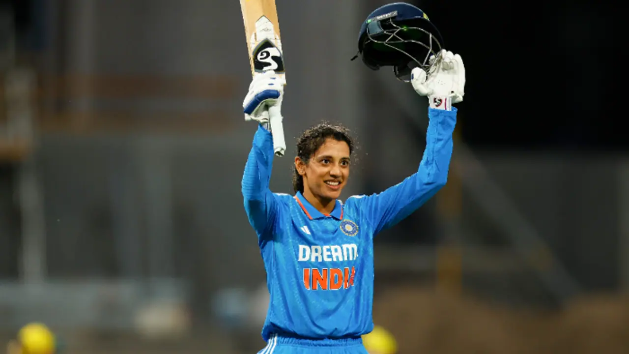 റെക്കോഡ് വേഗത്തില്‍ സെഞ്ചുറി പൂര്‍ത്തിയാക്കി സ്മൃതി മന്ദാന! പിന്നാലെ പ്രതികയും; ഇന്ത്യ കൂറ്റന്‍ സ്‌കോറിലേക്ക്