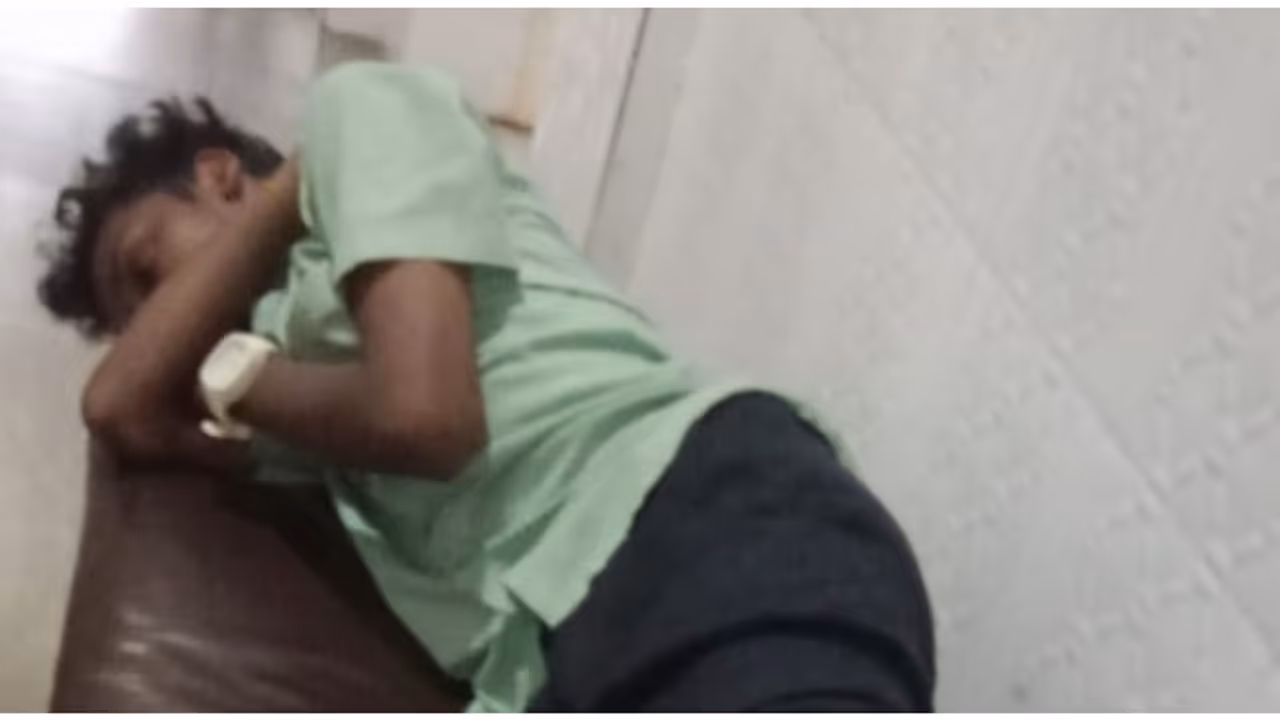 സ്കൂൾ വരാന്തയിൽ വെച്ച് വിദ്യാർത്ഥിയെ തെരുവ് നായ ആക്രമിച്ചു; ഗുരുതര പരിക്ക്