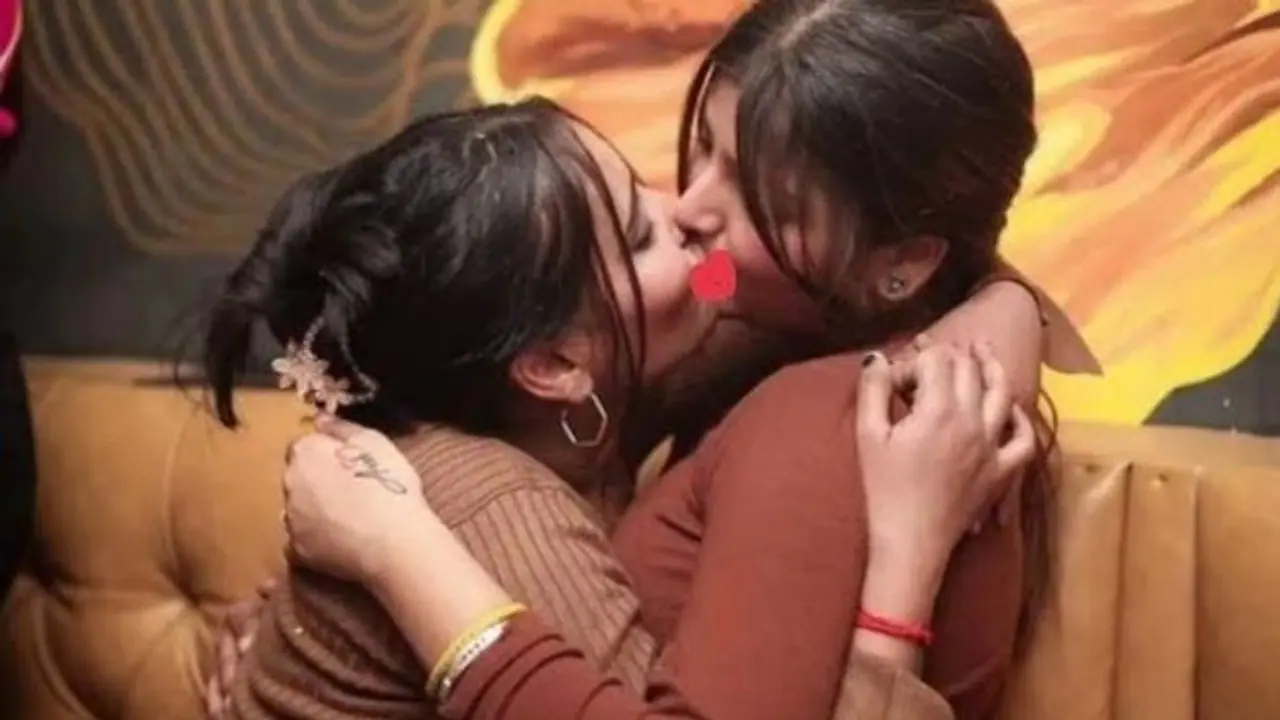 two lesbian girls love story two lesbian girls love story