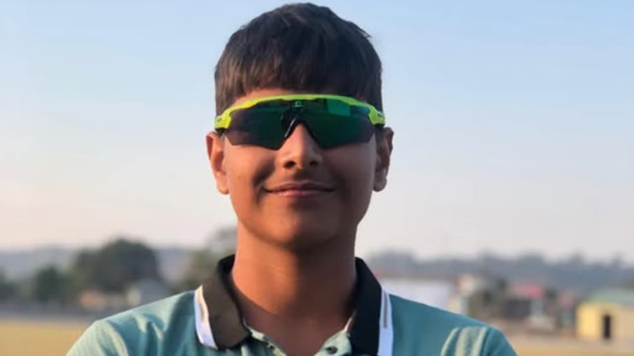 രക്ഷകനായി വീണ്ടും ഇഷാൻ കുനാൽ, മുംബൈയ്ക്കെതിരെ കേരളം പൊരുതുന്നു