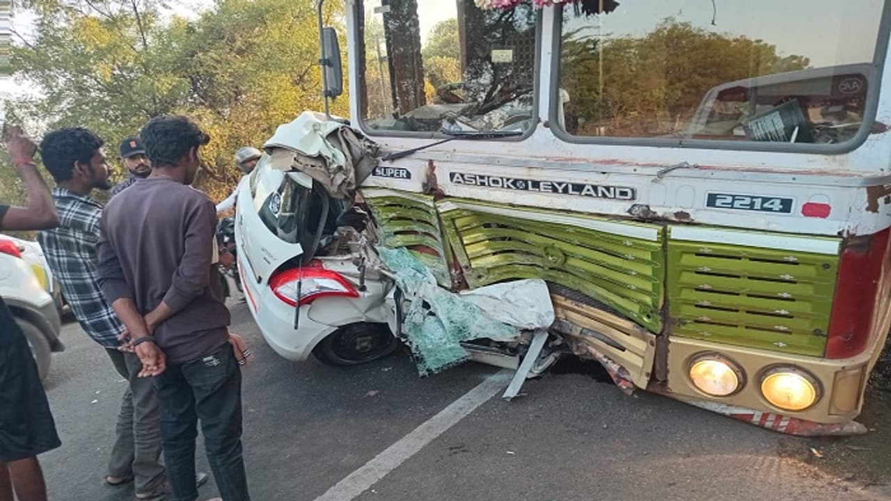 ಕಲಬುರಗಿ: ಲಾರಿ, ಕಾರು ಮುಖಾಮುಖಿ ಡಿಕ್ಕಿ, ಸ್ಥಳದಲ್ಲೇ ದಂಪತಿ ದುರ್ಮರಣ 