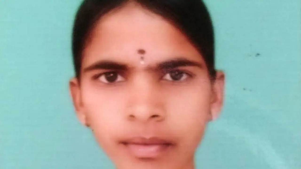 ರಾಯಚೂರು: ಬೀದಿ ನಾಯಿಗಳ ದಾಳಿಗೊಳಗಾಗಿ ಕೋಮಾದಲ್ಲಿದ್ದ ಯುವತಿ ಸಾವು