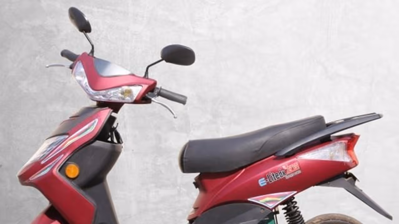 வெறும் ரூ.32 ஆயிரத்தில் லேடீஸ்க்கு ஏற்ற எலக்ட்ரிக் ஸ்கூட்டர்: Avon E Lite வெறும் ரூ.32 ஆயிரத்தில் லேடீஸ்க்கு ஏற்ற எலக்ட்ரிக் ஸ்கூட்டர்: Avon E Lite