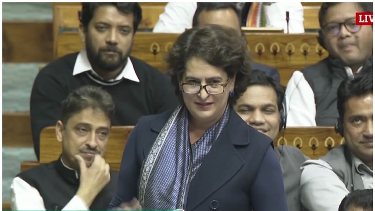 ബിജെപിയെ കടന്നാക്രമിച്ച് പാർലമെന്റിൽ പ്രിയങ്കയുടെ കന്നിപ്രസംഗം; 'ഭരണഘടനാ അട്ടിമറി ശ്രമം,അദാനിക്കും കൊട്ട്'