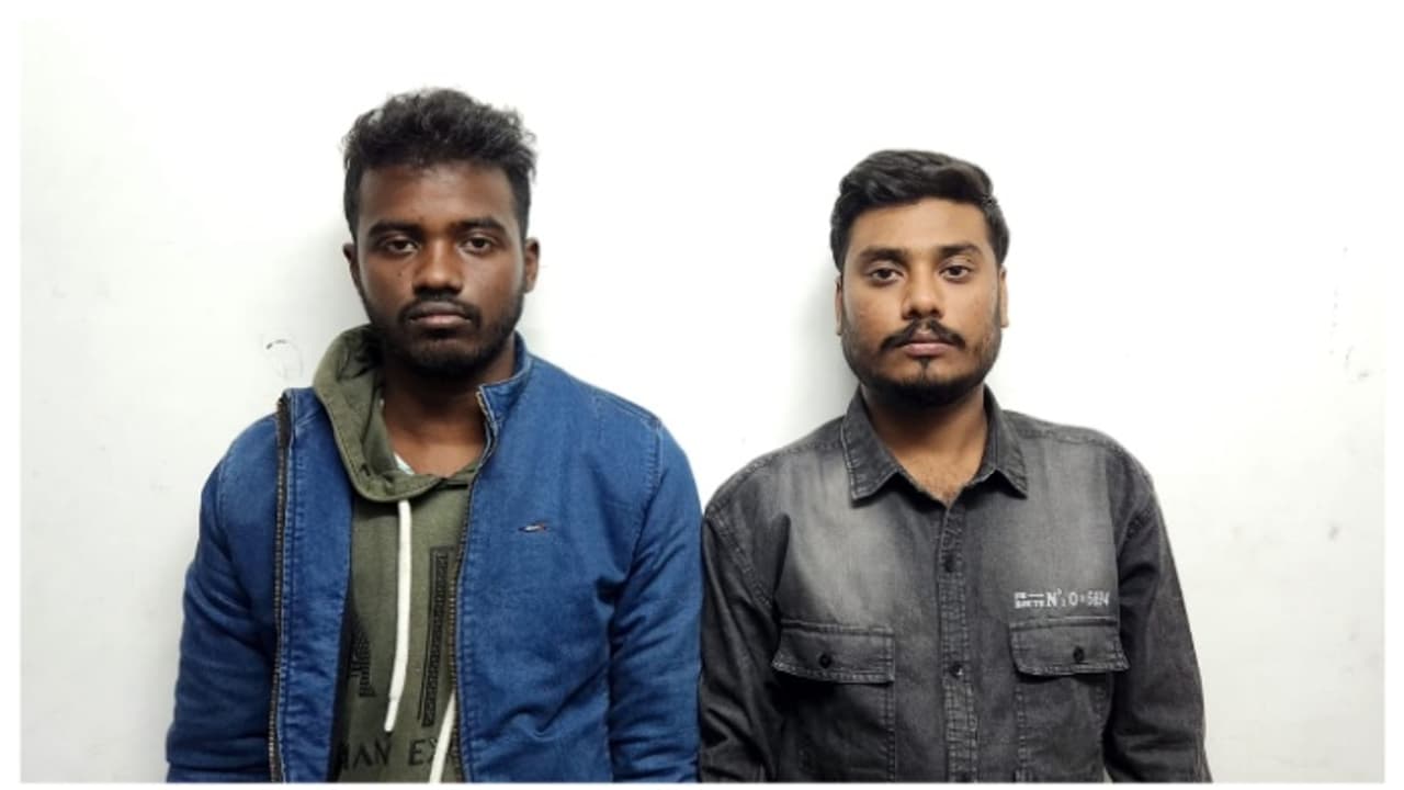 ജോലിക്കെത്തിയതിന്റെ പിറ്റേന്ന് മോഷണം; പണിശാലയില് നിന്ന് കവർന്നത് 37 പവൻ സ്വർണം; 2 പ്രതികൾ അറസ്റ്റിൽ ജോലിക്കെത്തിയതിന്റെ പിറ്റേന്ന് മോഷണം; പണിശാലയില് നിന്ന് കവർന്നത് 37 പവൻ സ്വർണം; 2 പ്രതികൾ അറസ്റ്റിൽ