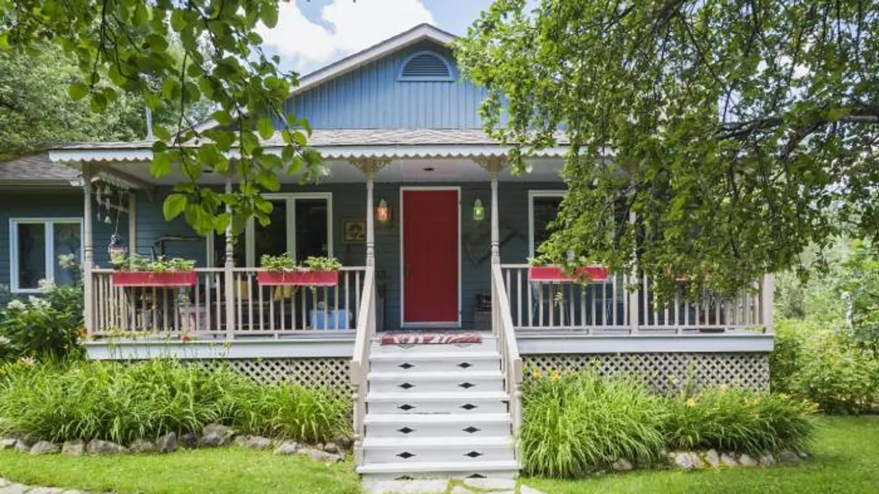 ലോട്ടറിയടിച്ചത് 70 കോടി, ആഡംബരത്തിൽ ഭ്രമമില്ല, ഒരു കുഞ്ഞുവീട്ടിലേക്ക് മാറണമെന്ന് ദമ്പതികൾ