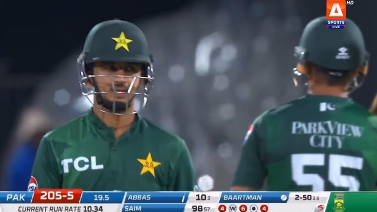 വന്നവരും പോയവരുമെല്ലാം അടിച്ചു, 9 പന്ത് ബാക്കി നിൽക്കെ 98ൽ എത്തിയിട്ടും സെഞ്ചുറി അടിക്കാനാവാതെ പാക് താരം