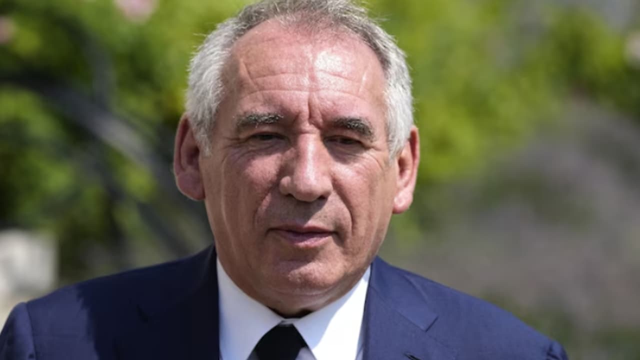 ഒരാഴ്ച നീണ്ട അനിശ്ചിതത്വം, ഒടുവിൽ പ്രഖ്യാപനം; ഫ്രാൻസ്വാ ബായ്റു പുതിയ ഫ്രാൻസ് പ്രധാനമന്ത്രി ഒരാഴ്ച നീണ്ട അനിശ്ചിതത്വം, ഒടുവിൽ പ്രഖ്യാപനം; ഫ്രാൻസ്വാ ബായ്റു പുതിയ ഫ്രാൻസ് പ്രധാനമന്ത്രി