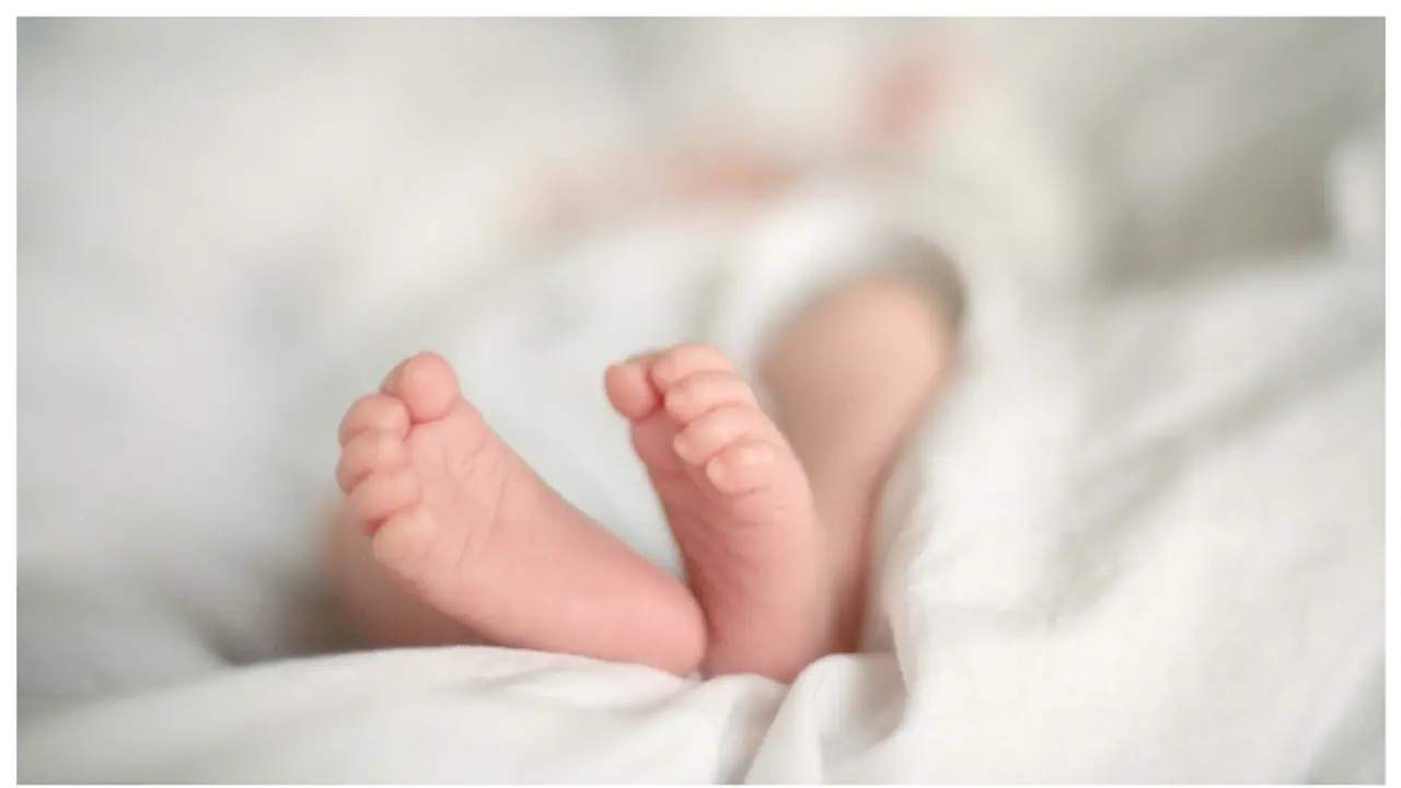 സിസേറിയന് പിന്നാലെ ശ്വാസ തടസം, രണ്ടാം ദിവസം കുഞ്ഞ് മരിച്ചു; മൃതദേഹം ആശുപത്രിക്ക് ദാനം ചെയ്ത് കുടുംബം 