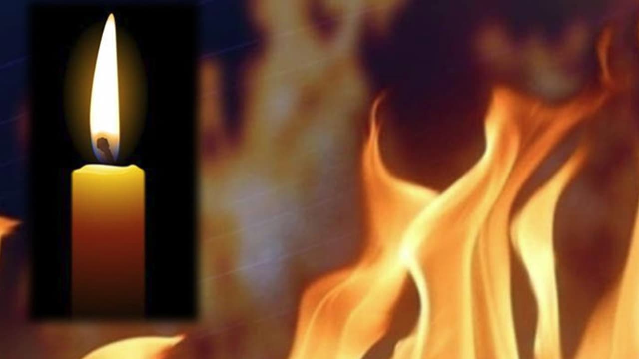 കറന്റ് പോയി, വീട്ടമ്മ മെഴുകുതിരി കത്തിച്ച് വെച്ച് ഉറങ്ങി, ടേബിളിന് തീപടർന്ന് വൻ തീപിടിത്തം; അത്ഭുത രക്ഷപ്പെടൽ കറന്റ് പോയി, വീട്ടമ്മ മെഴുകുതിരി കത്തിച്ച് വെച്ച് ഉറങ്ങി, ടേബിളിന് തീപടർന്ന് വൻ തീപിടിത്തം; അത്ഭുത രക്ഷപ്പെടൽ