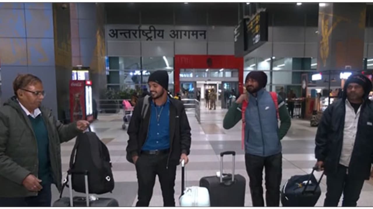 സിറിയയിൽ നിന്ന് നാല് ഇന്ത്യക്കാർ കൂടി തിരിച്ചെത്തി; എല്ലാവരെയും ഒഴിപ്പിച്ചതായി വിദേശകാര്യ മന്ത്രാലയം സിറിയയിൽ നിന്ന് നാല് ഇന്ത്യക്കാർ കൂടി തിരിച്ചെത്തി; എല്ലാവരെയും ഒഴിപ്പിച്ചതായി വിദേശകാര്യ മന്ത്രാലയം