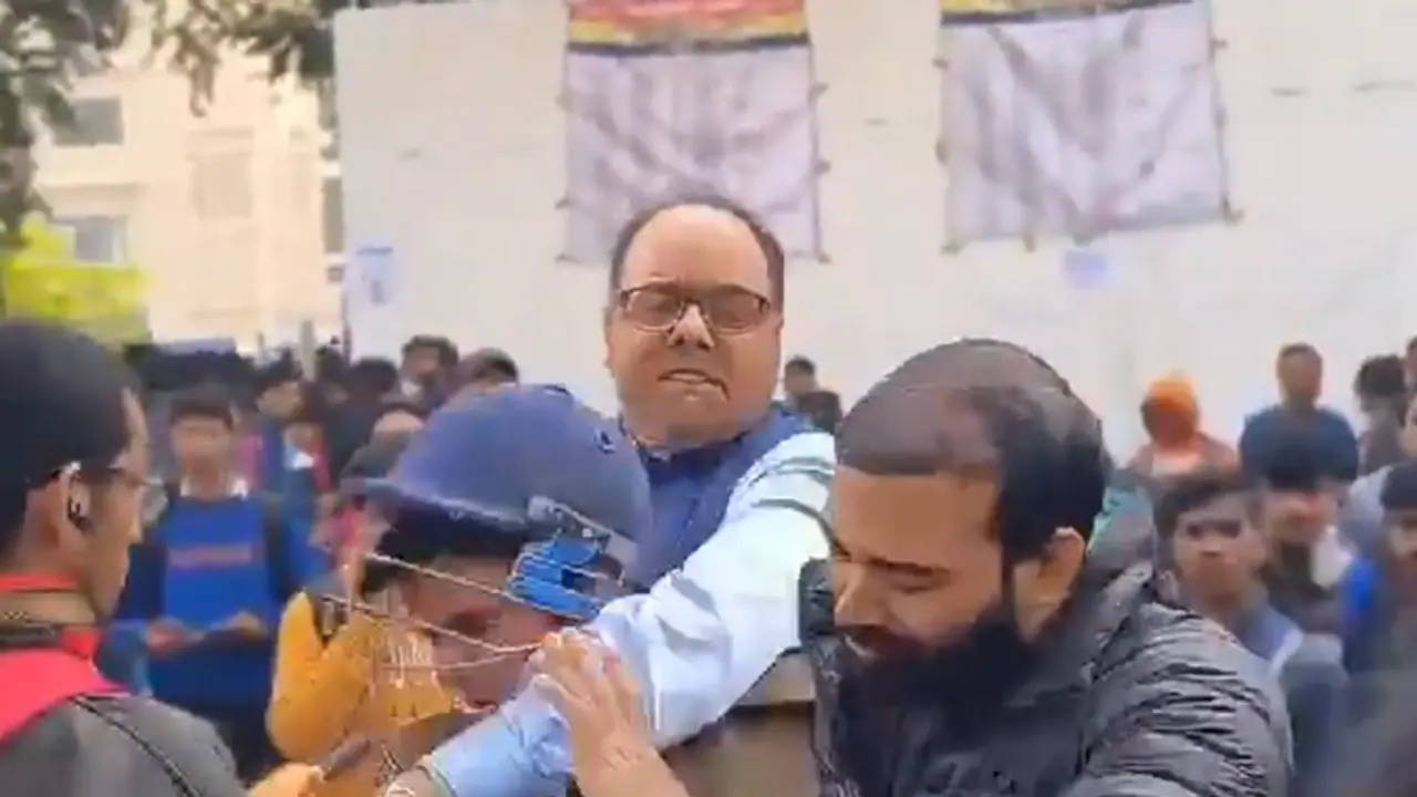 Bihar SHOCKER! Patna DM slaps BPSC aspirant amid protests over exam paper leak; complaint filed (WATCH) Bihar SHOCKER! Patna DM slaps BPSC aspirant amid protests over exam paper leak; complaint filed (WATCH)