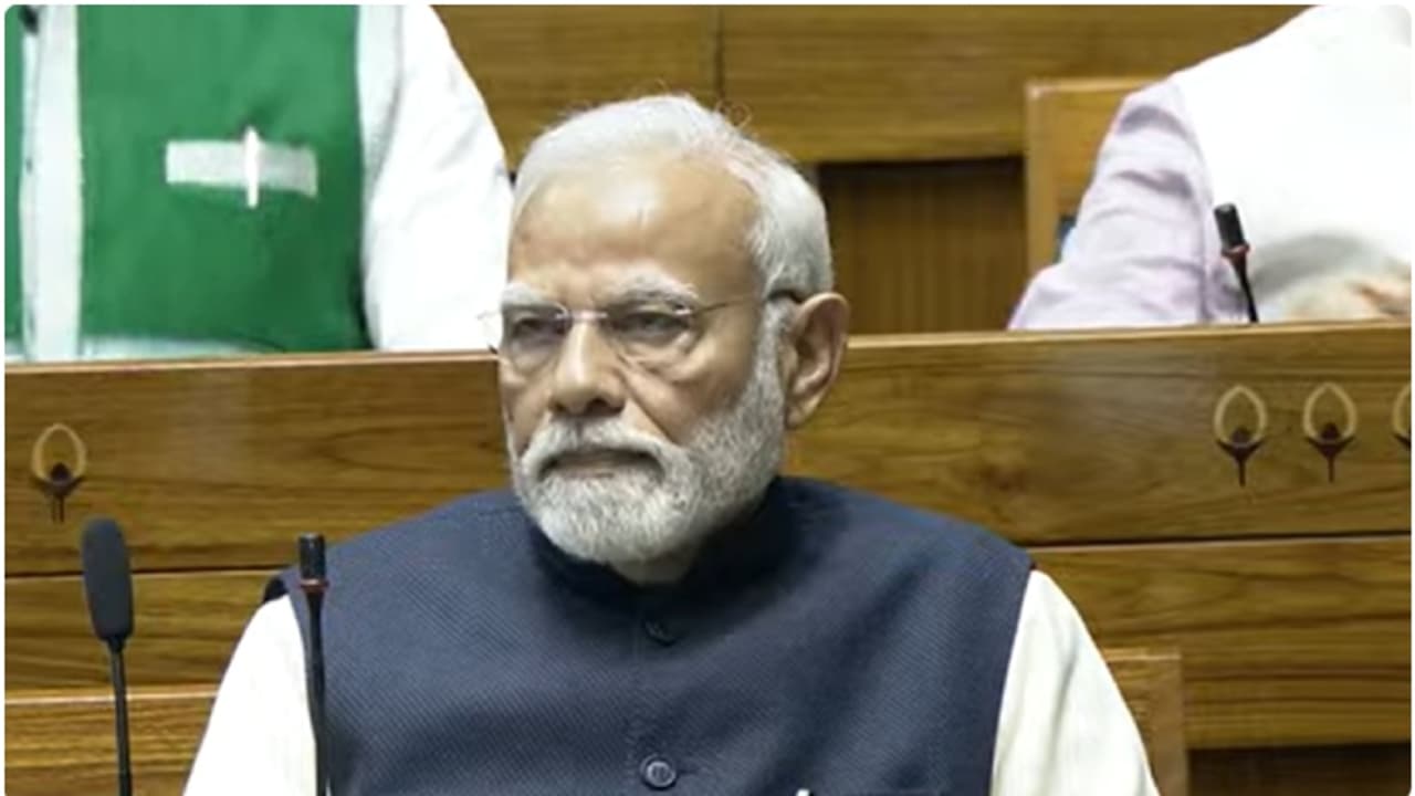 അടിയന്തരാവസ്ഥയുടെ പാപത്തിൽ നിന്നും കോൺഗ്രസിന് മോചനമില്ല; ലോക്സഭയിൽ ഗാന്ധി കുടുംബത്തെ കടന്നാക്രമിച്ച് മോദി 