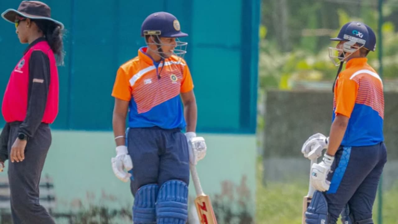 ഒരാള്ക്ക് ആറ് വിക്കറ്റ്, മറ്റൊരാള്ക്ക് സെഞ്ചുറി! എന്നിട്ടും കേരളം തോറ്റു, വനിതാ ഏകദിനത്തില് ഹൈദരാബാദിന് ജയം ഒരാള്ക്ക് ആറ് വിക്കറ്റ്, മറ്റൊരാള്ക്ക് സെഞ്ചുറി! എന്നിട്ടും കേരളം തോറ്റു, വനിതാ ഏകദിനത്തില് ഹൈദരാബാദിന് ജയം