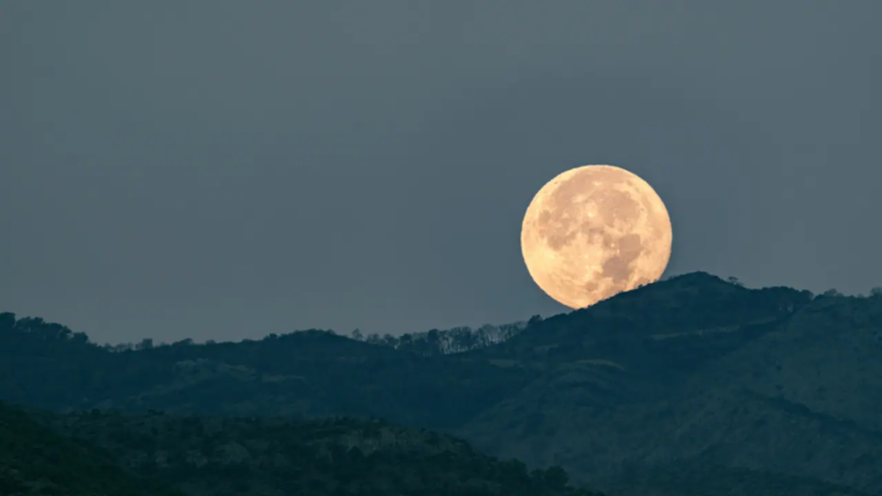 ചൈന പറക്കും റോബോട്ടുമായി ചന്ദ്രനിലേക്ക്; ദക്ഷിണധ്രുവത്തിലെ ഗര്‍ത്തങ്ങളില്‍ ഐസ് കണ്ടെത്തുക ലക്ഷ്യം