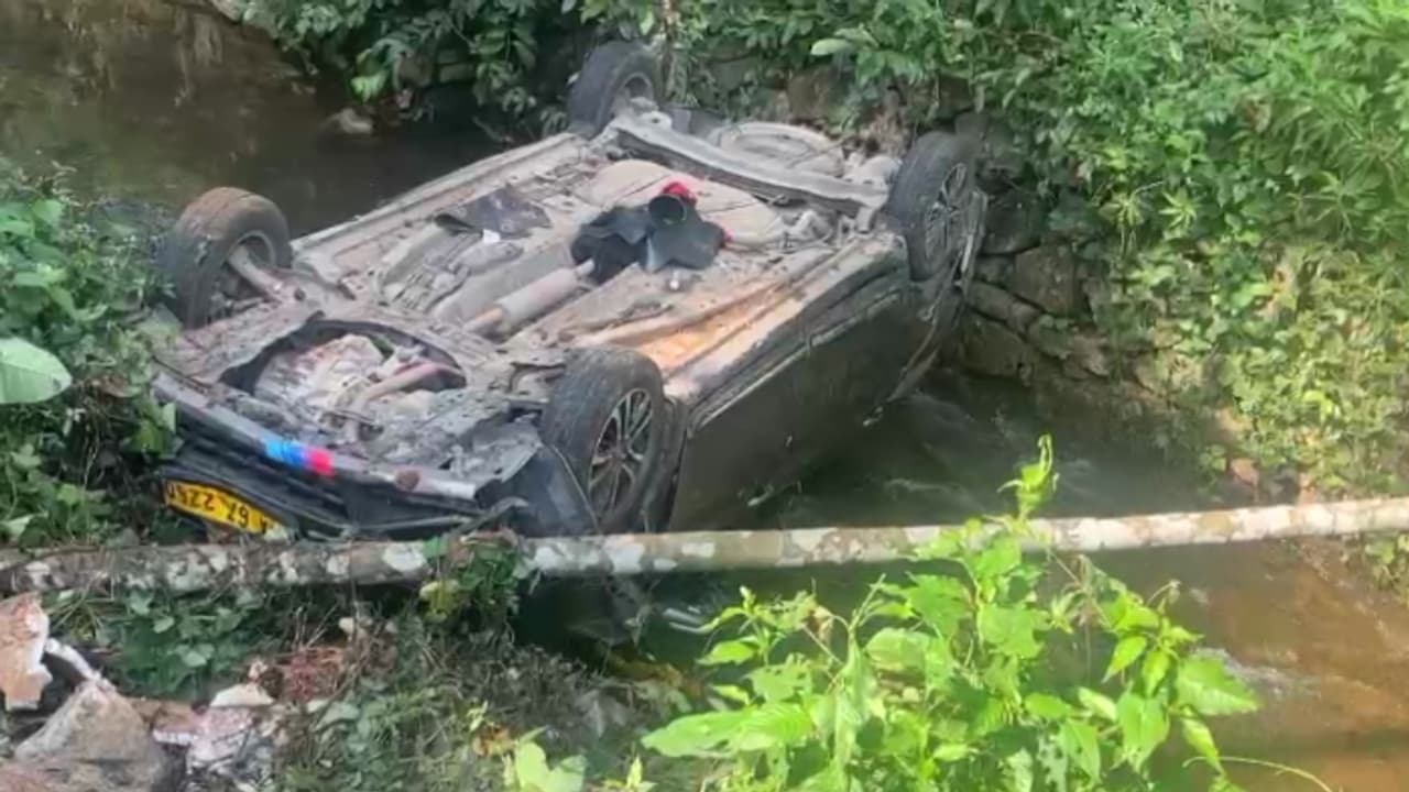 എരുമേലിയിൽ ശബരിമല തീര്ത്ഥാടകരുടെ വാഹനം നിയന്ത്രണം വിട്ട് തോട്ടിലേക്ക് മറിഞ്ഞു; മൂന്ന് പേര്ക്ക് പരിക്ക് എരുമേലിയിൽ ശബരിമല തീര്ത്ഥാടകരുടെ വാഹനം നിയന്ത്രണം വിട്ട് തോട്ടിലേക്ക് മറിഞ്ഞു; മൂന്ന് പേര്ക്ക് പരിക്ക്