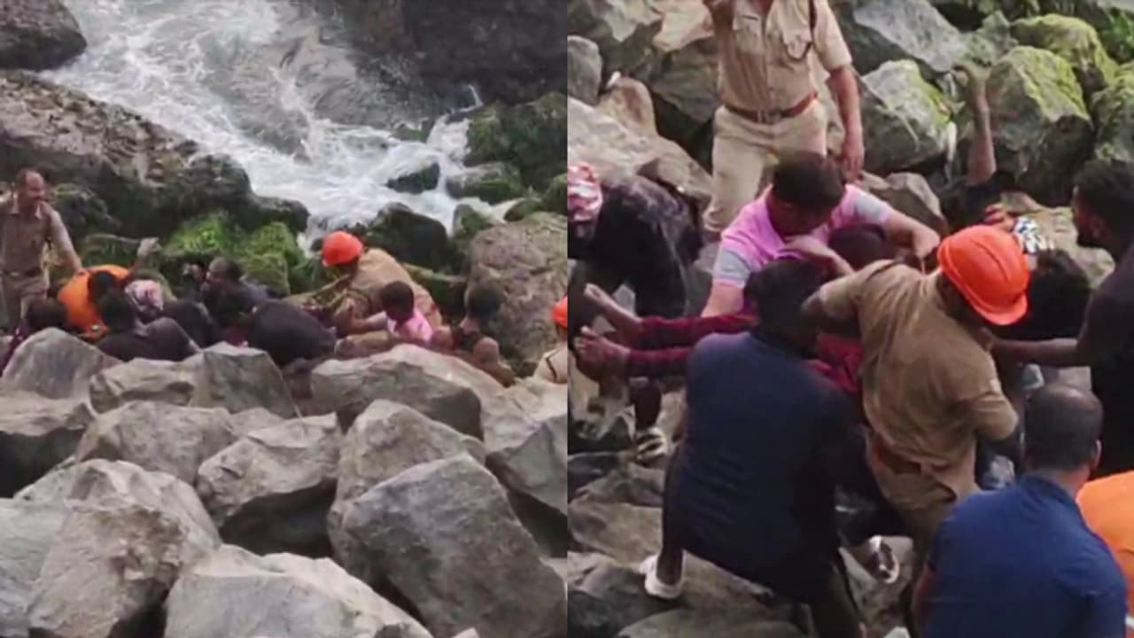 വര്ക്കലയിൽ കടലിൽ ചൂണ്ടയിടാൻ ഇറങ്ങിയ യുവാവ് പാറയിടുക്കിൽ കുടുങ്ങി; അതിസാഹസികമായി രക്ഷപ്പെടുത്തി ഫയർഫോഴ്സ് വര്ക്കലയിൽ കടലിൽ ചൂണ്ടയിടാൻ ഇറങ്ങിയ യുവാവ് പാറയിടുക്കിൽ കുടുങ്ങി; അതിസാഹസികമായി രക്ഷപ്പെടുത്തി ഫയർഫോഴ്സ്