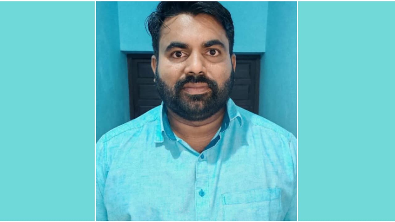 വിജീഷ്, ജിജീഷ്, വിജേഷ്, ഓരോ സ്ഥലത്തും ഓരോ പേര്; കൊച്ചി വിമാനത്താവളത്തില് വരെ ജോലി വാഗ്ദാനം; യുവാവ് അറസ്റ്റിൽ വിജീഷ്, ജിജീഷ്, വിജേഷ്, ഓരോ സ്ഥലത്തും ഓരോ പേര്; കൊച്ചി വിമാനത്താവളത്തില് വരെ ജോലി വാഗ്ദാനം; യുവാവ് അറസ്റ്റിൽ