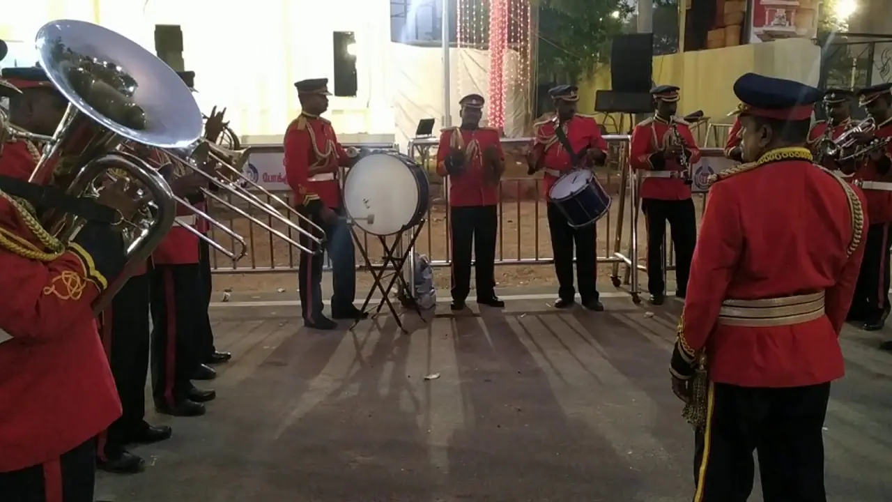 ಕನ್ನಡ ಸಾಹಿತ್ಯ ಸಮ್ಮೇಳನಕ್ಕೆ ದಸರಾ ಮಾದರಿ ‘ಪೊಲೀಸ್ ಬ್ಯಾಂಡ್’ ಮೆರುಗು ಕನ್ನಡ ಸಾಹಿತ್ಯ ಸಮ್ಮೇಳನಕ್ಕೆ ದಸರಾ ಮಾದರಿ ‘ಪೊಲೀಸ್ ಬ್ಯಾಂಡ್’ ಮೆರುಗು