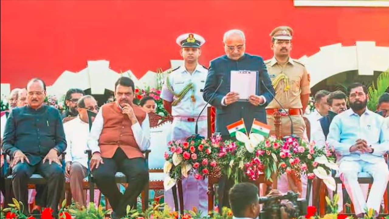 ಮಹಾರಾಷ್ಟ್ರ ಮಂತ್ರಿಮಂಡಲ ವಿಸ್ತರಣೆ : 39 ಸಚಿವರ ಪ್ರಮಾಣವಚನ ಮಹಾರಾಷ್ಟ್ರ ಮಂತ್ರಿಮಂಡಲ ವಿಸ್ತರಣೆ : 39 ಸಚಿವರ ಪ್ರಮಾಣವಚನ