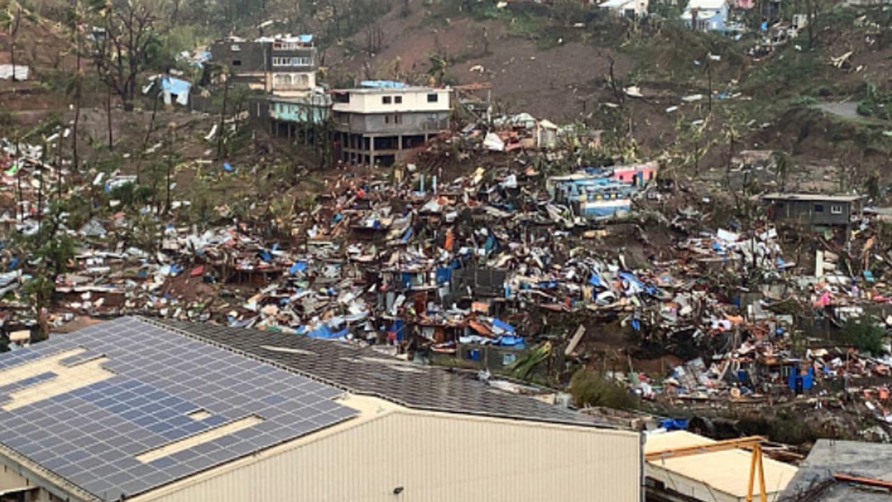 'മണിക്കൂറിൽ 225 കിലോമീറ്റർ വേഗം', മായോട്ടെ ദ്വീപ് സമൂഹത്തെ തകർത്ത് ചിഡോ ചുഴലിക്കാറ്റ് 'മണിക്കൂറിൽ 225 കിലോമീറ്റർ വേഗം', മായോട്ടെ ദ്വീപ് സമൂഹത്തെ തകർത്ത് ചിഡോ ചുഴലിക്കാറ്റ്