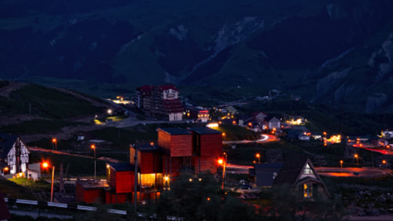 ജോർജിയയിലെ പ്രശസ്തമായ സ്കീ റിസോർട്ടിലെ ഇന്ത്യൻ ഭക്ഷണശാലയിൽ 12 പേർ മരിച്ച നിലയിൽ 