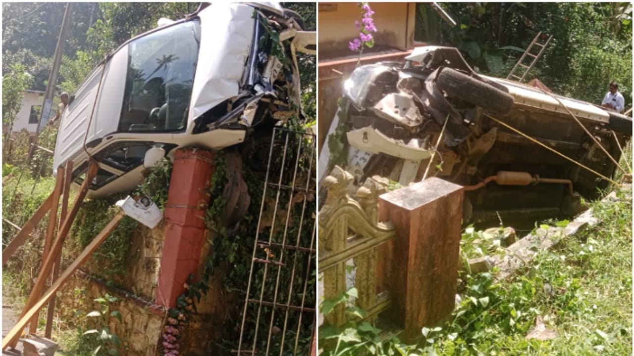 പത്തനംതിട്ടയിൽ വീണ്ടും കാറപകടം; റോഡിൽ നിന്ന് കാർ താഴ്ച്ചയിലേക്ക് മറിഞ്ഞു, വൻദുരന്തം ഒഴിവായത് തലനാരിഴയ്ക്ക് പത്തനംതിട്ടയിൽ വീണ്ടും കാറപകടം; റോഡിൽ നിന്ന് കാർ താഴ്ച്ചയിലേക്ക് മറിഞ്ഞു, വൻദുരന്തം ഒഴിവായത് തലനാരിഴയ്ക്ക്