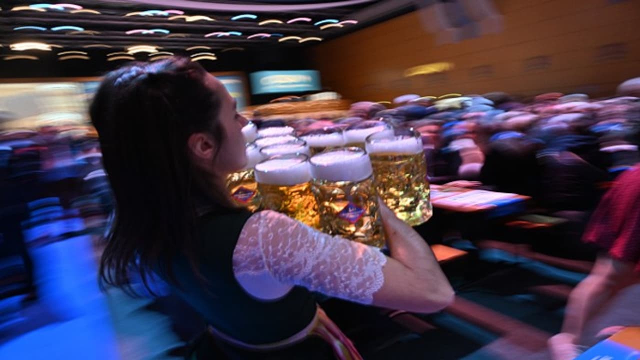 As holiday season approaches, experts warn that high intensity drinking is worse than binge drinking As holiday season approaches, experts warn that high intensity drinking is worse than binge drinking