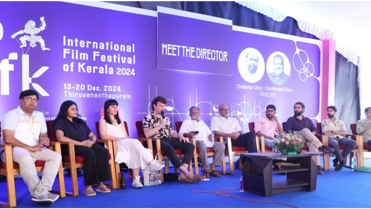 സിനിമയും രാഷ്ട്രീയവും: ഐഎഫ്എഫ്കെയിൽ സംവിധായകരുമായി സംവദിച്ച് ഡെലിഗേറ്റുകള് സിനിമയും രാഷ്ട്രീയവും: ഐഎഫ്എഫ്കെയിൽ സംവിധായകരുമായി സംവദിച്ച് ഡെലിഗേറ്റുകള്