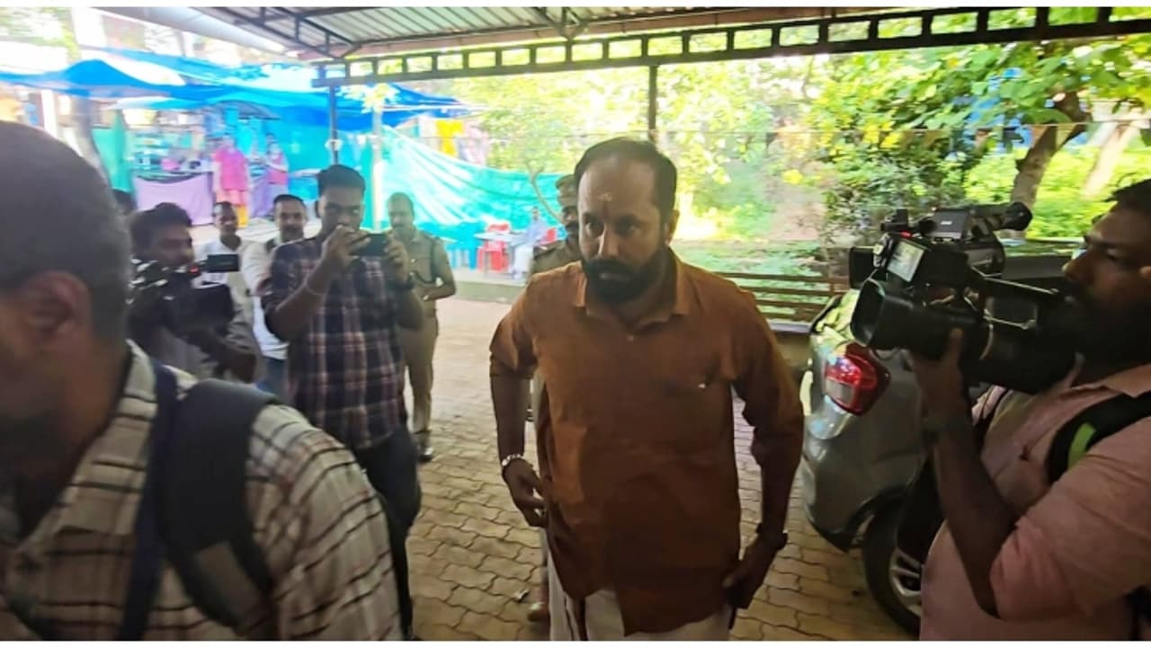 കൊടകര കുഴല്പ്പണ കേസ്; തിരൂര് സതീഷിന്റെ രഹസ്യ മൊഴി രേഖപ്പെടുത്തി കൊടകര കുഴല്പ്പണ കേസ്; തിരൂര് സതീഷിന്റെ രഹസ്യ മൊഴി രേഖപ്പെടുത്തി