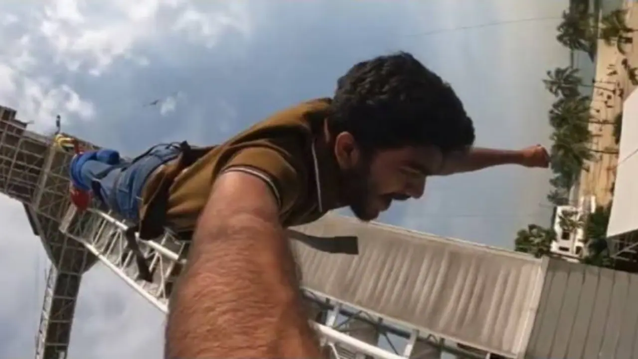 செஸ் மட்டுமல்ல இதிலும் இவர் 'கிங்'; துளியும் பயமின்றி பங்கி ஜம்ப் செய்த குகேஷ்!