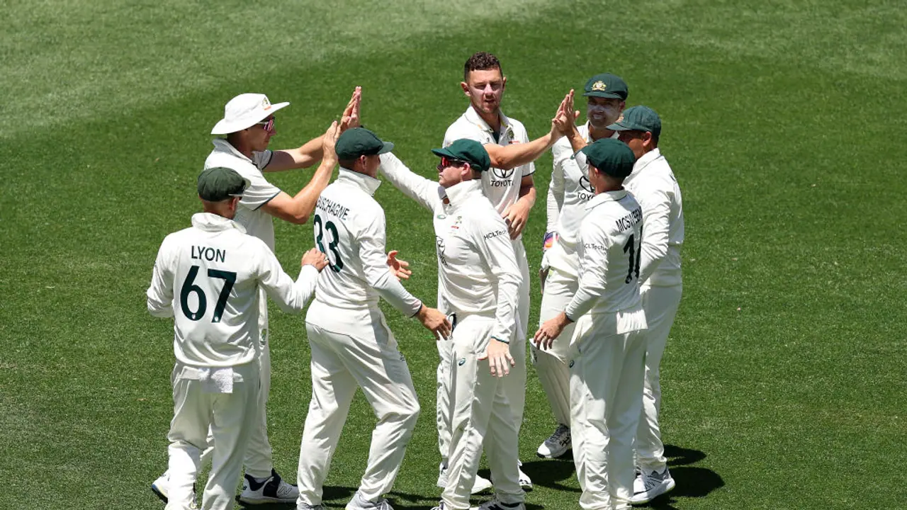 ബോക്സിംഗ് ഡേ ടെസ്റ്റിന് മുമ്പ് ഓസ്ട്രേലിയക്ക് കനത്ത തിരിച്ചടി, പരിക്കേറ്റ പേസർ അവസാന 2 ടെസ്റ്റുകൾക്കുണ്ടാവില്ല ബോക്സിംഗ് ഡേ ടെസ്റ്റിന് മുമ്പ് ഓസ്ട്രേലിയക്ക് കനത്ത തിരിച്ചടി, പരിക്കേറ്റ പേസർ അവസാന 2 ടെസ്റ്റുകൾക്കുണ്ടാവില്ല