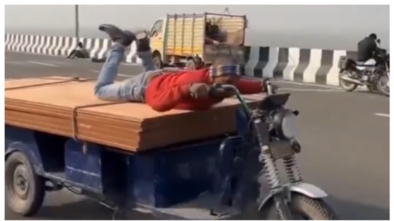 ഇന്ത്യന്‍ സൂപ്പര്‍മാന്‍; പറന്ന് പോകുന്ന ഇ റിക്ഷ ഡ്രൈവരുടെ വീഡിയോ കണ്ട് കണ്ണ് തള്ളി സോഷ്യല്‍ മീഡിയ 