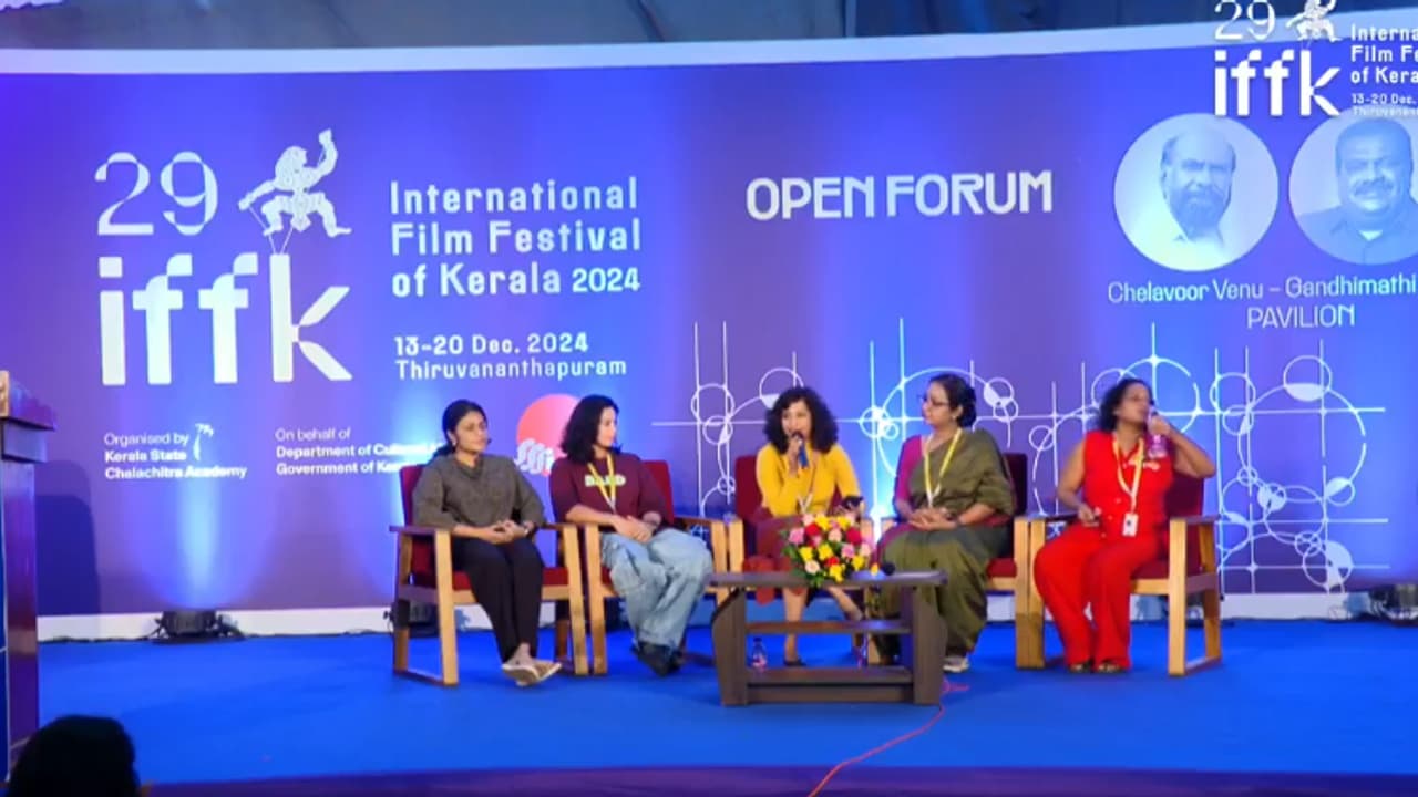 സ്ത്രീ സിനിമയുടെ പോരാട്ടങ്ങൾ: ശ്രദ്ധേയമായി സ്ത്രീ സംവിധായകരുടെ ഓപ്പൺ ഫോറം സ്ത്രീ സിനിമയുടെ പോരാട്ടങ്ങൾ: ശ്രദ്ധേയമായി സ്ത്രീ സംവിധായകരുടെ ഓപ്പൺ ഫോറം