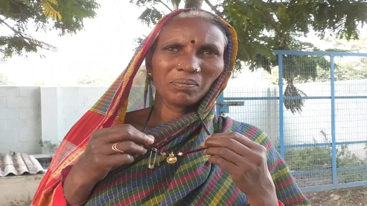 ಕೊಪ್ಪಳ: ಗೃಹಲಕ್ಷ್ಮಿ ಹಣದಲ್ಲಿ ಮಾಂಗಲ್ಯ ಸರ ಖರೀದಿಸಿದ ಮಹಿಳೆ! ಕೊಪ್ಪಳ: ಗೃಹಲಕ್ಷ್ಮಿ ಹಣದಲ್ಲಿ ಮಾಂಗಲ್ಯ ಸರ ಖರೀದಿಸಿದ ಮಹಿಳೆ!