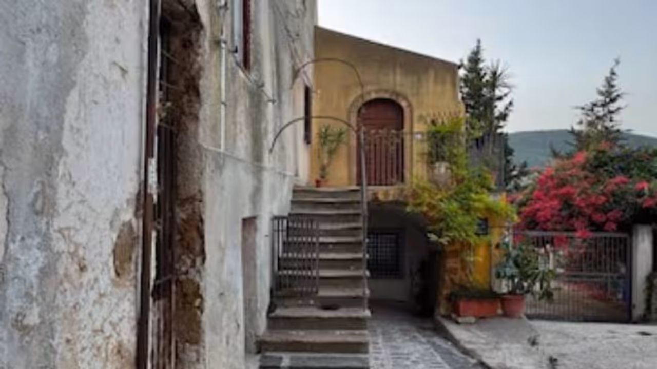 85 രൂപയ്ക്ക് വീട് വാങ്ങി, 4 കോടി മുടക്കി നവീകരണം നടത്തി യുവതി, വെറുതെയല്ല, കാരണമിതാണ്