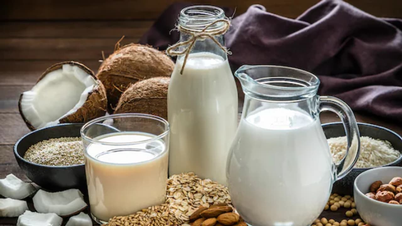 ശൈത്യകാലത്ത് പ്രതിരോധശേഷി കൂട്ടാന്‍ പാലിൽ ചേർക്കാവുന്ന അഞ്ച് ചേരുവകള്‍ 