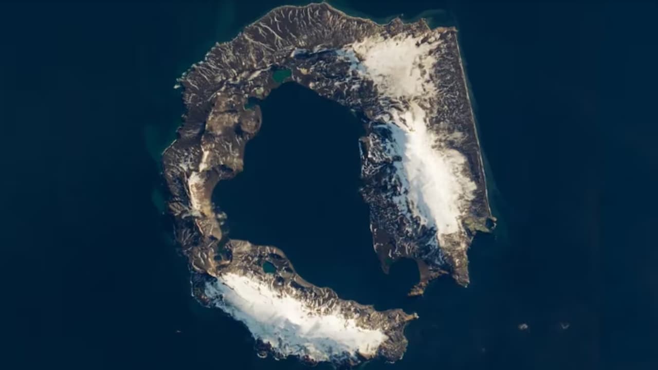 ഒരു അഗ്നിപര്‍വത സ്ഫോടനത്തില്‍ വിചിത്ര രൂപം വന്ന ദ്വീപ്, ഇപ്പോഴും സജീവം; അതും അന്‍റാര്‍ട്ടിക്കയില്‍ 