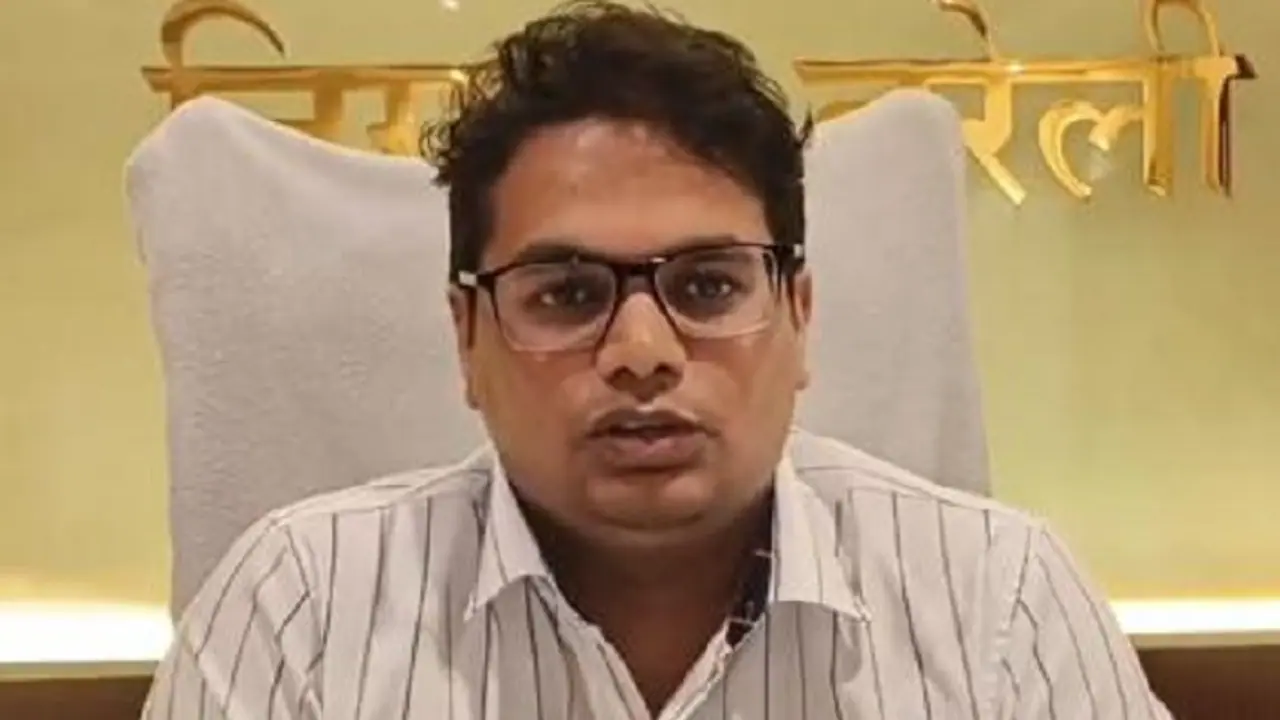 पहले इंजीनियर, फिर अफसर: जानें कैसे आर्थिक तंगी को पछाड़कर बनें IAS