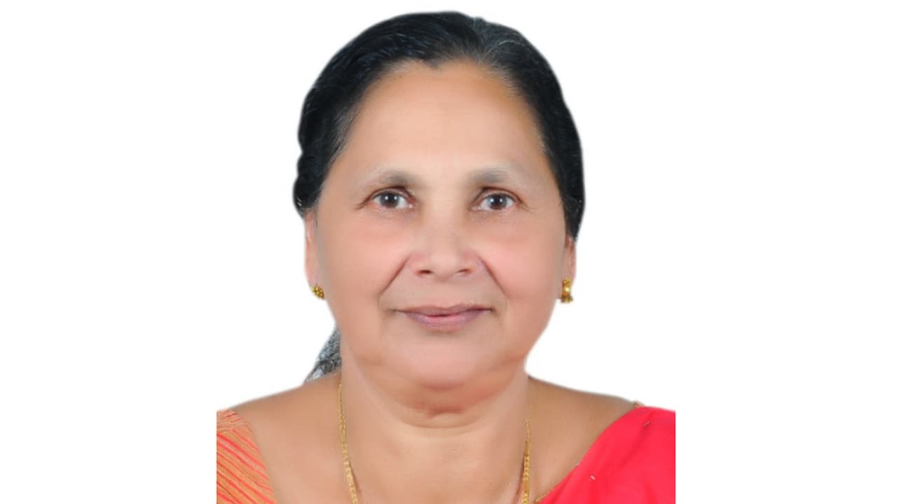 രാവിലെ പള്ളിയിലേക്ക് പോകുന്നതിനിടെ ലോറി ഇടിച്ചു, ഇടുക്കിയിൽ വീട്ടമ്മക്ക് ദാരുണാന്ത്യം രാവിലെ പള്ളിയിലേക്ക് പോകുന്നതിനിടെ ലോറി ഇടിച്ചു, ഇടുക്കിയിൽ വീട്ടമ്മക്ക് ദാരുണാന്ത്യം