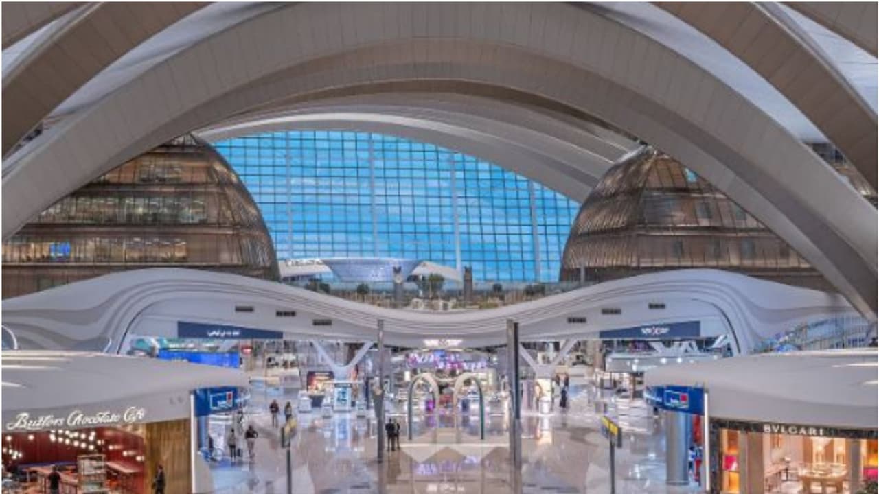 യൂറോപ്പിലും അമേരിക്കയിലുമല്ല; ലോകത്തിലെ ഏറ്റവും സുന്ദരമായ വിമാനത്താവളത്തിലൂടെ യാത്ര ചെയ്തിട്ടുണ്ടോ?