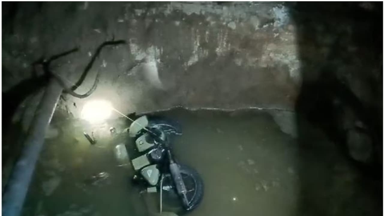 റോഡിന് കുറുകെ കാന നിർമാണത്തിനായി എടുത്ത കുഴിയിൽ ബുള്ളറ്റ് വീണു, യാത്രികന് പരിക്കേറ്റു റോഡിന് കുറുകെ കാന നിർമാണത്തിനായി എടുത്ത കുഴിയിൽ ബുള്ളറ്റ് വീണു, യാത്രികന് പരിക്കേറ്റു