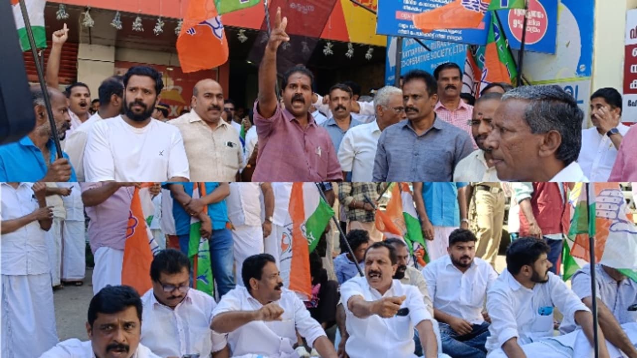 ബാങ്കിന് മുന്നിൽ നിക്ഷേപകന്റെ ആത്മഹത്യ, റോഡ് ഉപരോധിക്കുന്നു ; മൃതദേഹം മാറ്റാൻ സമ്മതിക്കില്ലന്ന് സമരക്കാർ ബാങ്കിന് മുന്നിൽ നിക്ഷേപകന്റെ ആത്മഹത്യ, റോഡ് ഉപരോധിക്കുന്നു ; മൃതദേഹം മാറ്റാൻ സമ്മതിക്കില്ലന്ന് സമരക്കാർ